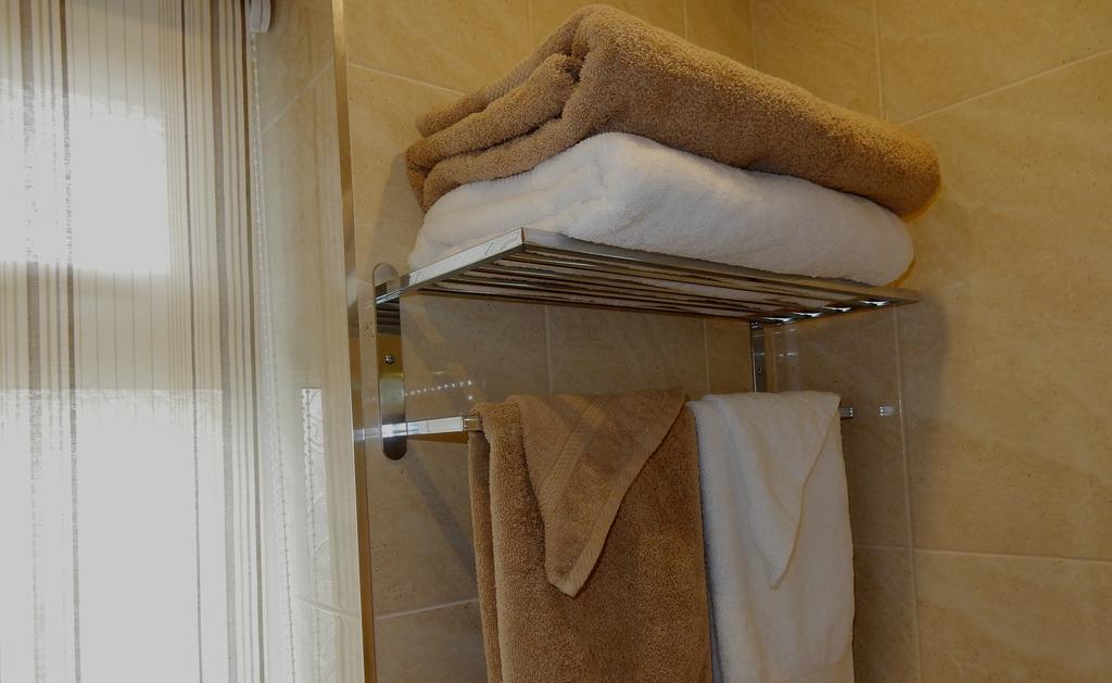 Abbots Lee - Adults Only Bed & Breakfast เชลเทนแฮม ภายนอก รูปภาพ